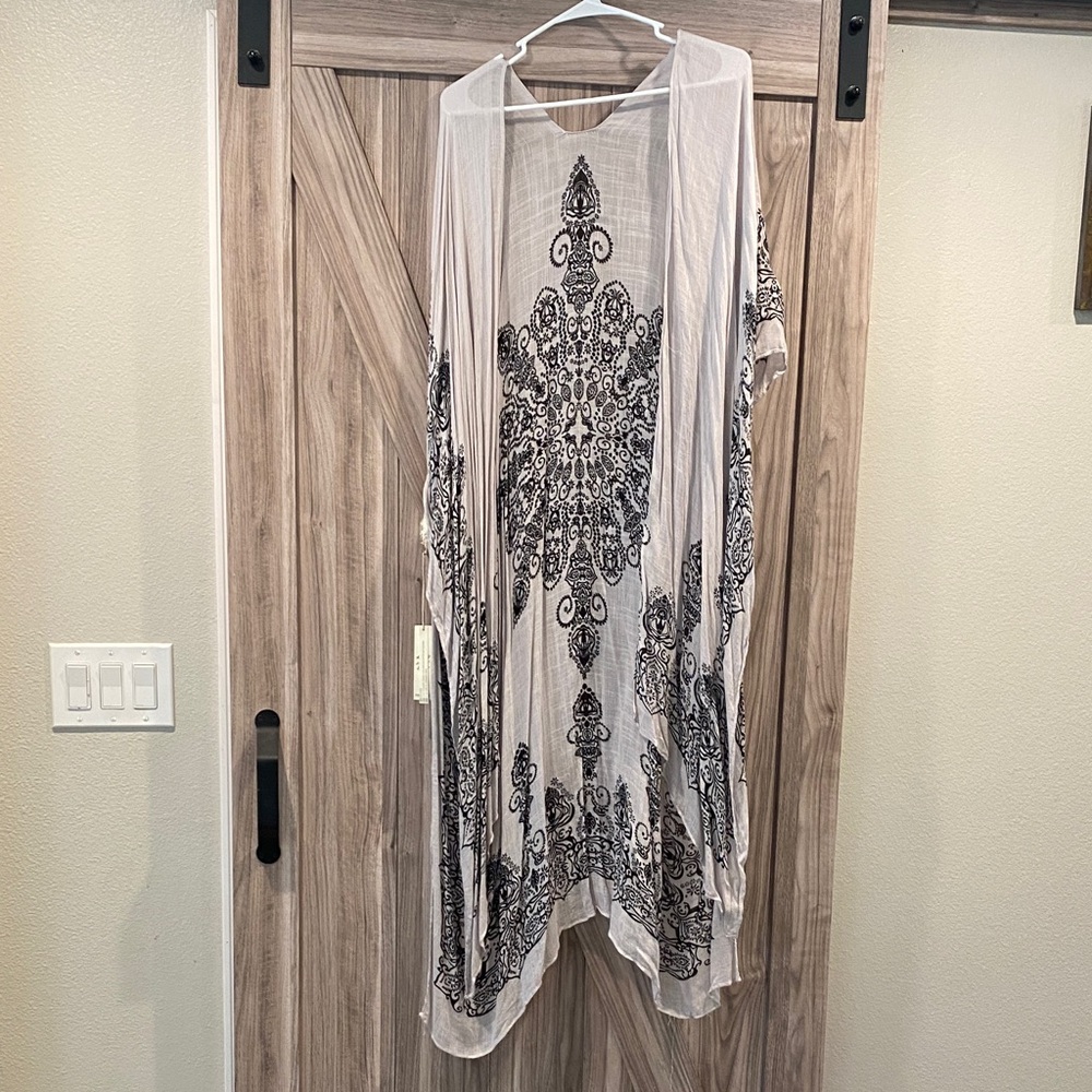 Lovestitch kimono NWT one size